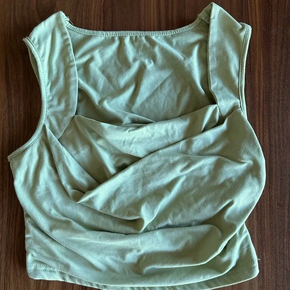 Ruched crop tank top​ - Picture 5 of 7